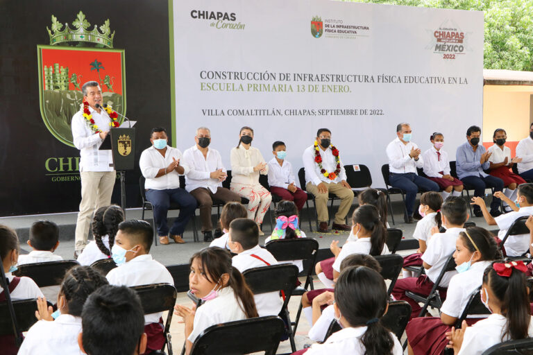 En Villa Comaltitlán, Rutilio Escandón inaugura espacios educativos de la Primaria 13 de enero￼