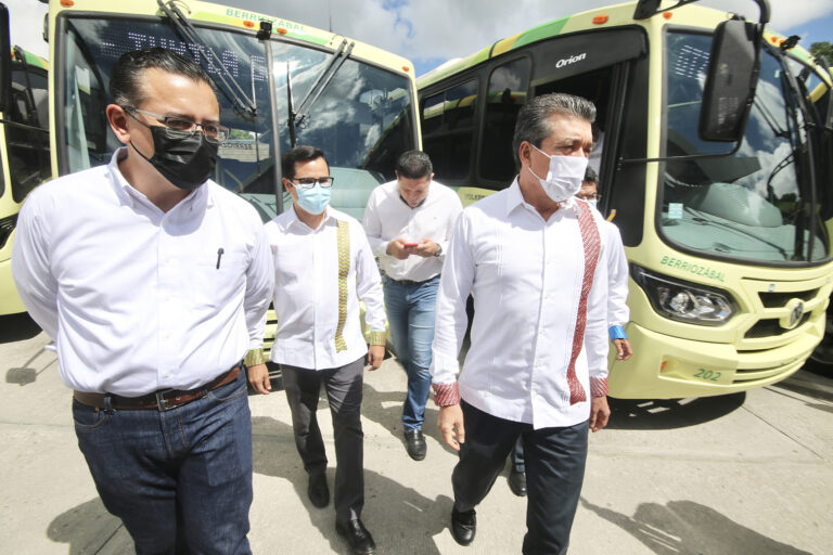 Rutilio Escandón da banderazo de salida a la nueva flota vehicular de la ruta Berriozábal-Tuxtla￼