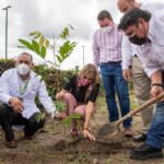 ROSY URBINA PRESIDE CAMPAÑA DE REFORESTACIÓN EN CIUDAD SALUD