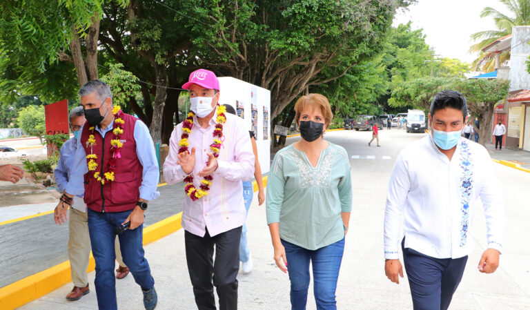 Rutilio Escandón inaugura pavimentación de calles en la Colonia San José Yeguiste