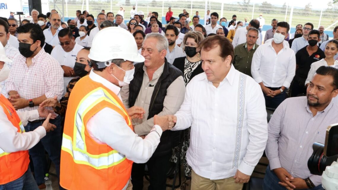 Alcalde Mariano Rosales Zuarth felicita a familia Camacho por inauguración de planta porcícola