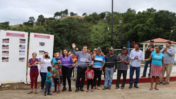 Alcalde Mariano Rosales Zuarth inaugura parque en Heriberto Jara