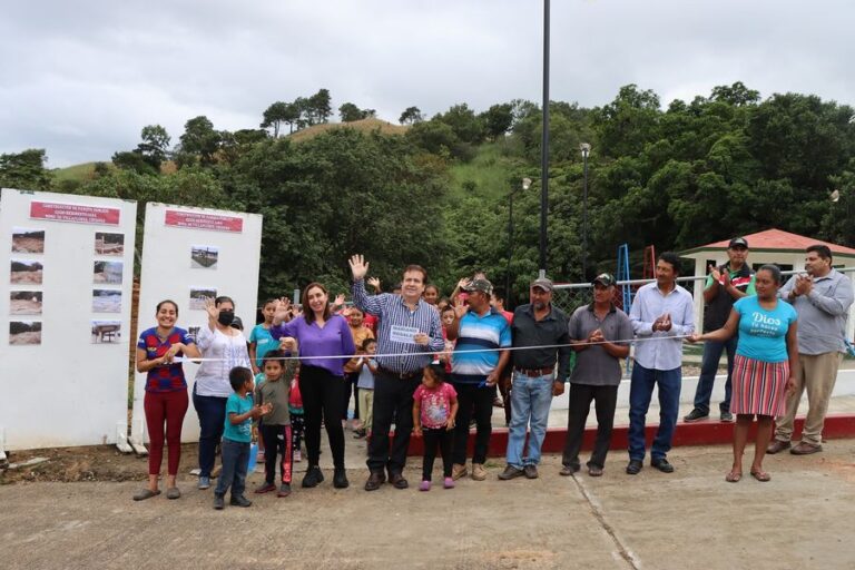 Alcalde Mariano Rosales Zuarth inaugura parque en Heriberto Jara