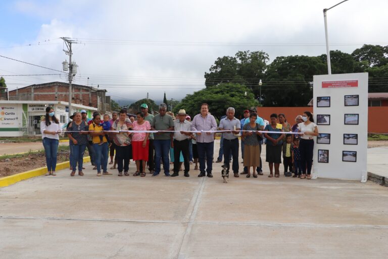 Mariano Rosales Zuarth inaugura calles en ejido Benito Juárez