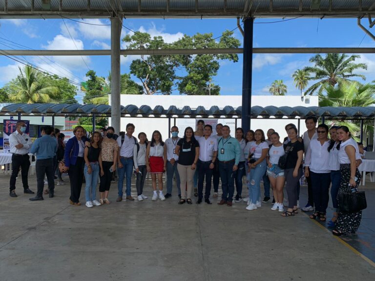 Realizan la 1ra Feria de Empleo Universitaria en la Facultad de Ciencias de la Administración, Campus IV de la UNACH