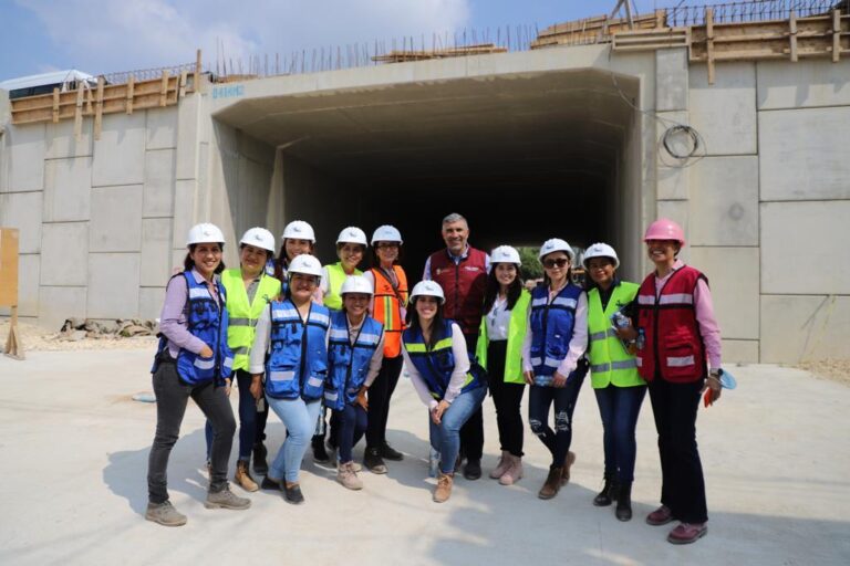 Realiza Ángel Torres recorrido de supervisión con mujeres ingenieras en el Doble Paso a Desnivel