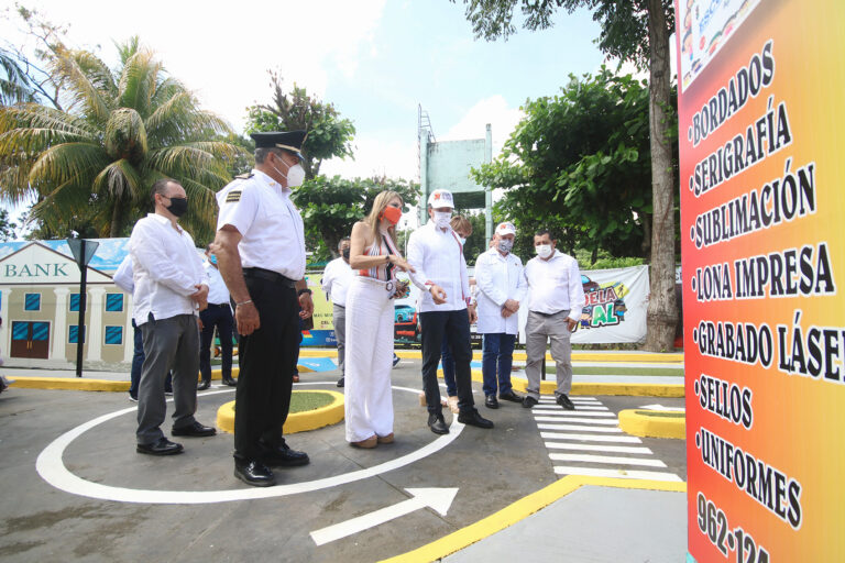 Rutilio Escandón coloca primera piedra de la Clínica para la Atención de Parto Humanizado de Tapachula