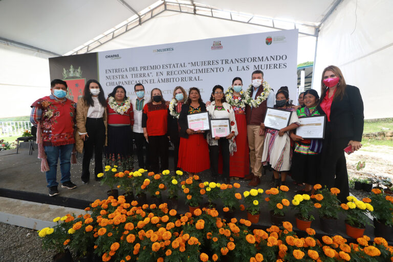 Entrega Rutilio Escandón Premio Estatal “Mujeres Transformando Nuestra Tierra”￼