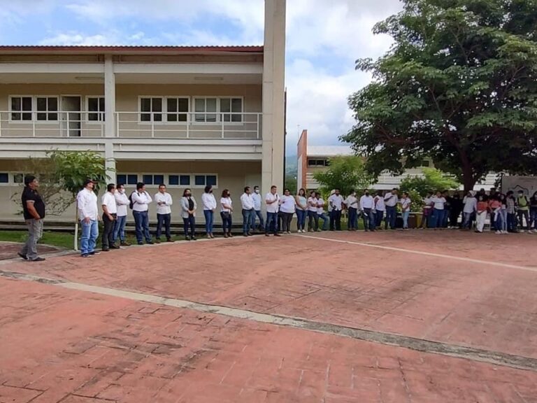 <strong>Dota UNACH servicio de internet satelital en campus de Copainalá</strong>