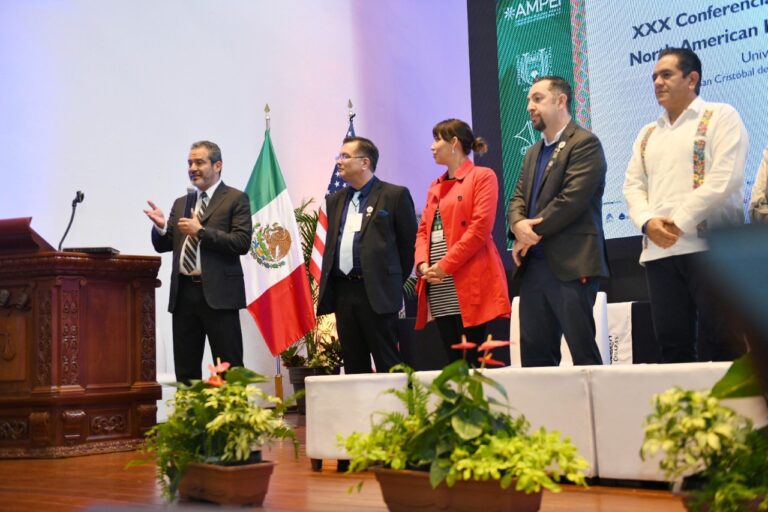 Clausuran actividades de la Conferencia Anual de la AMPEI y la CONAHEC celebradas en la UNACH