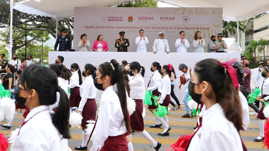 Presencia Rutilio Escandón el desfile conmemorativo al CXII Aniversario de la Revolución Mexicana