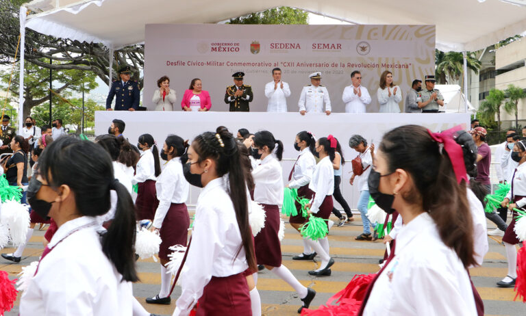 <strong>Presencia Rutilio Escandón el desfile conmemorativo al CXII Aniversario de la Revolución Mexicana</strong>