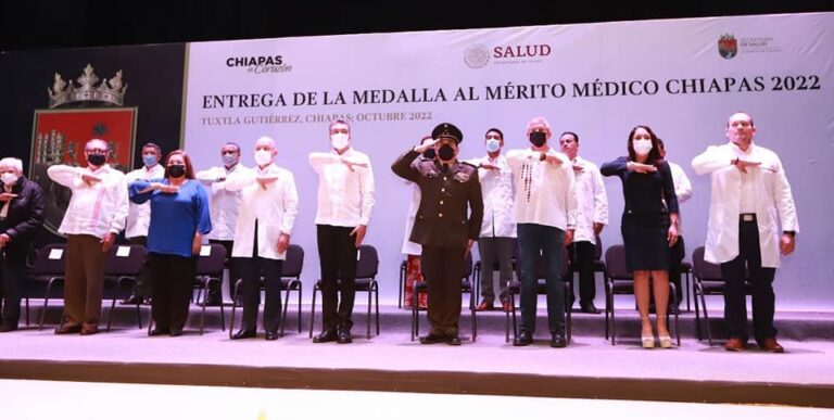 Participa diputada Verónica Alcázar en la entrega de la Medalla al Mérito Médico.