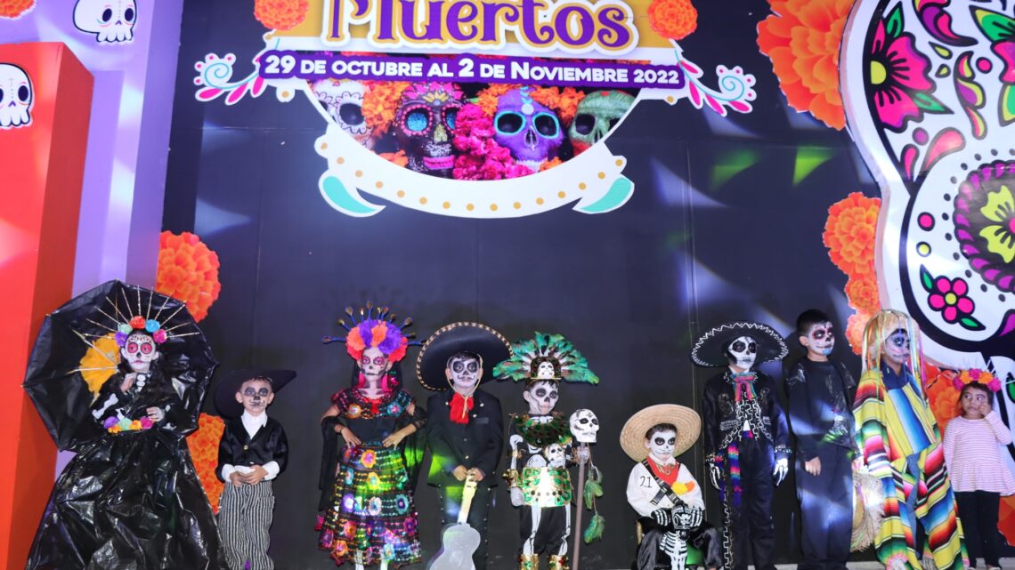 Culmina cuarto día de actividades culturales por Día de Muertos en la Plaza de la Paz