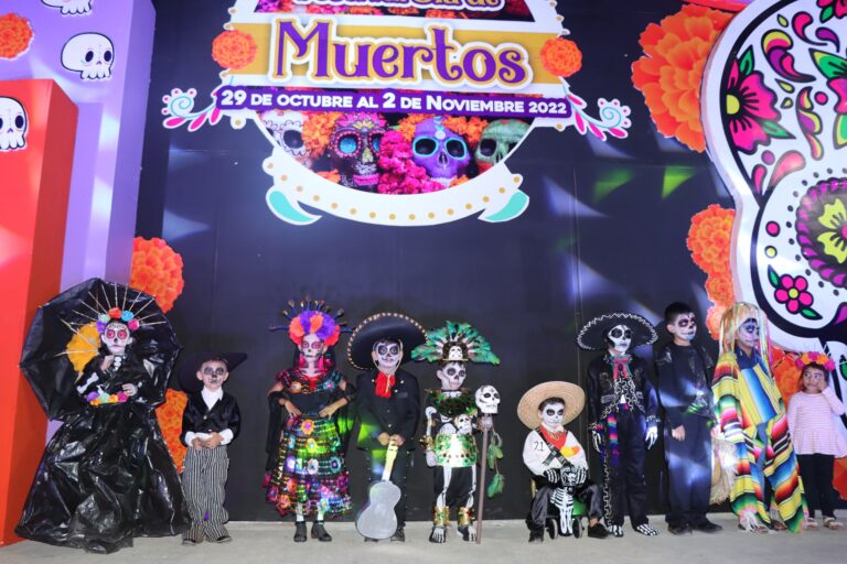 Culmina cuarto día de actividades culturales por Día de Muertos en la Plaza de la Paz