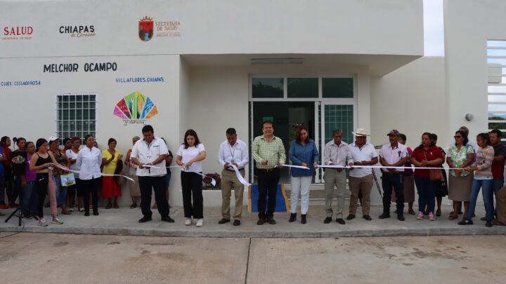 Mariano Rosales entrega Casa de Salud en Melchor Ocampo