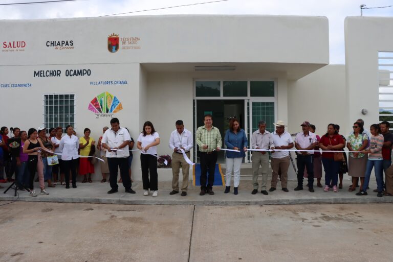 Mariano Rosales entrega Casa de Salud en Melchor Ocampo