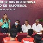 <strong>Entrega Tania Robles kits deportivos a Selección Chiapas de Basquetbol en Tapachula</strong>