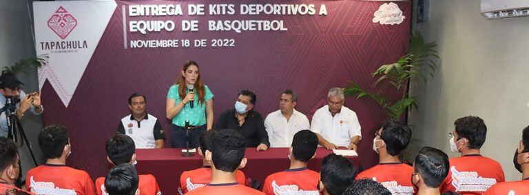 <strong>Entrega Tania Robles kits deportivos a Selección Chiapas de Basquetbol en Tapachula</strong>