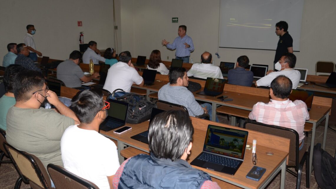 Capacitan  a docentes de la UNACH en lenguaje de programación de la empresa Apple