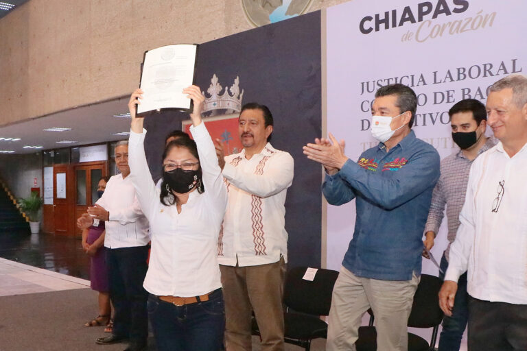 <strong>En un acto de justicia laboral, Rutilio Escandón entrega nombramientos y pagos al personal del Cobach</strong>