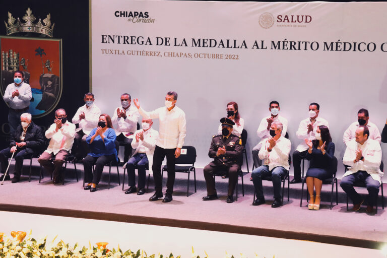 Entrega Rutilio Escandón Medalla al Mérito Médico 2022; reconoce vocación humana de trabajadores de la salud