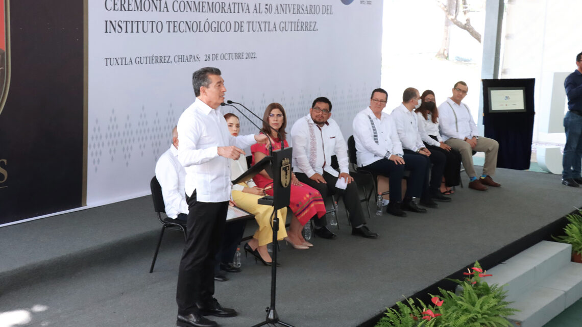 Rutilio Escandón asistió a la Ceremonia del 50 Aniversario del Tecnológico Nacional de México Campus Tuxtla