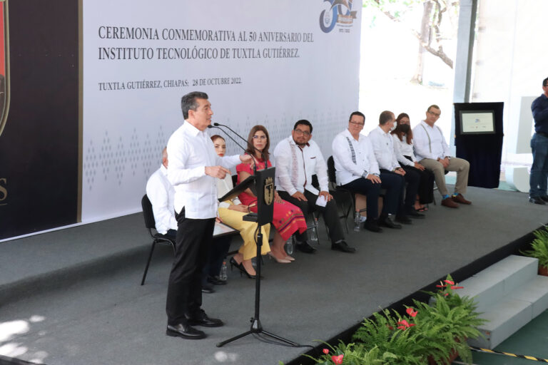 Rutilio Escandón asistió a la Ceremonia del 50 Aniversario del Tecnológico Nacional de México Campus Tuxtla