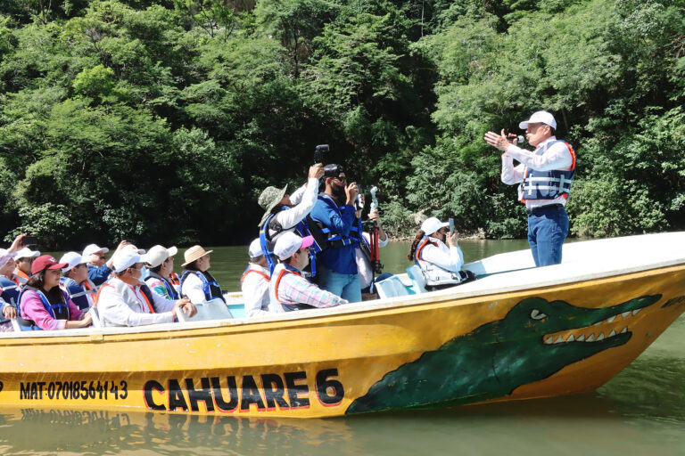 Supervisa Rutilio Escandón trabajos de limpieza permanente en el Cañón del Sumidero