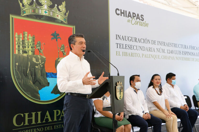 Inaugura Rutilio Escandón infraestructura educativa de la Escuela Telesecundaria 1240, en Palenque