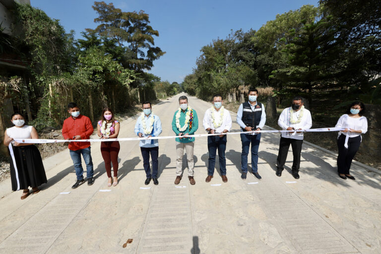 En Berriozábal, Rutilio Escandón inaugura el camino saca cosechas de la localidad Vista Hermosa￼