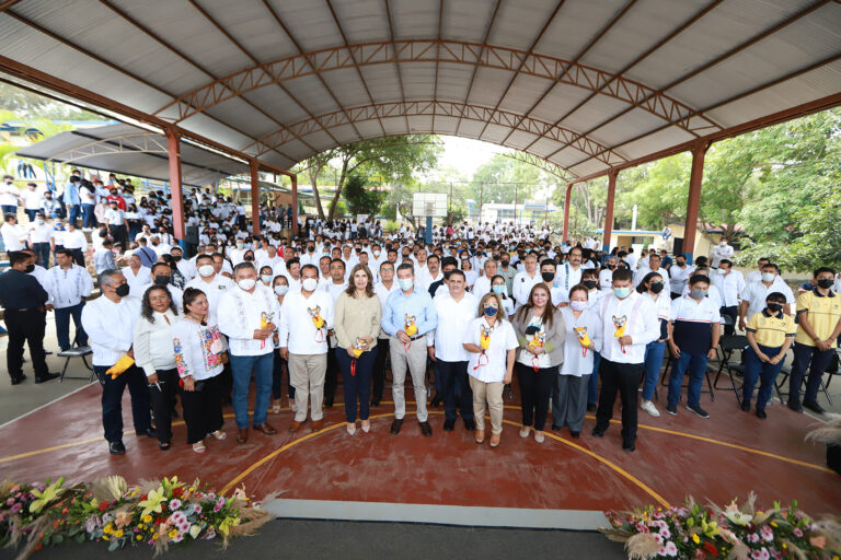 Rutilio Escandón entrega 50 mdp para el fortalecimiento de preparatorias generales y agropecuarias