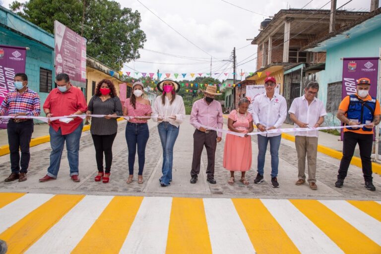 INAUGURA ROSY URBINA PAVIMENTACIÓN MIXTA EN COLONIA LAS AMÉRICAS I