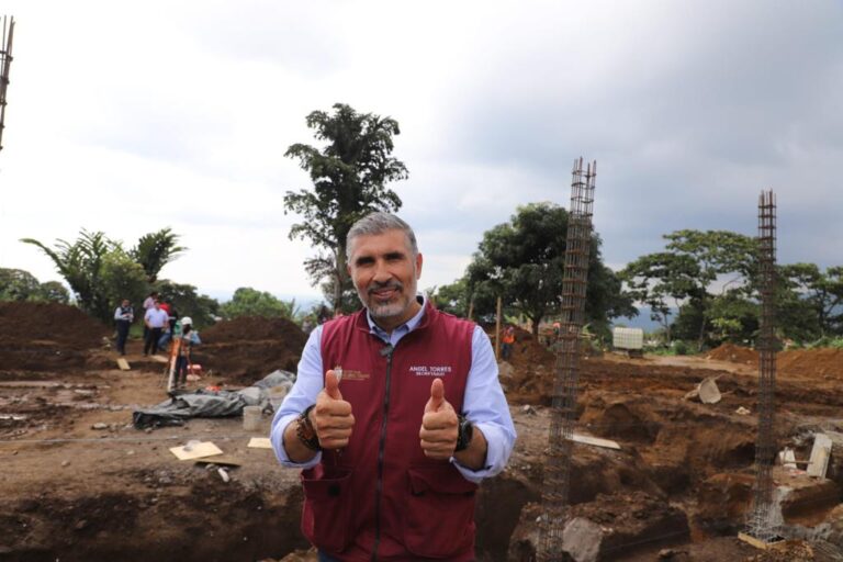 <strong>Construye Rutilio Escandón Unidad Deportiva en Santo Domingo, en Unión Juárez: Ángel Torres</strong>