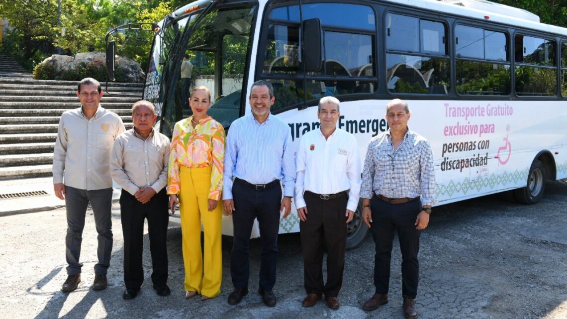 Entregan a la UNACH camión para el transporte de su comunidad de Campus I a Ciudad Universitaria