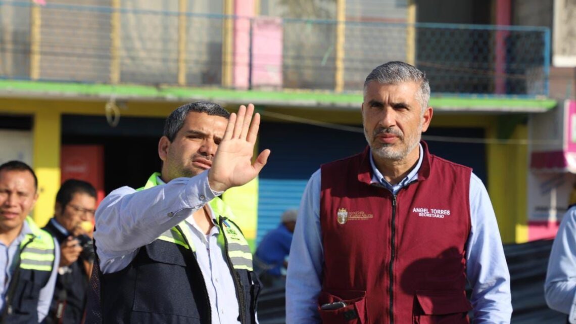 Supervisa Ángel Torres trabajos de rehabilitación integral del Parque en Las Rosas