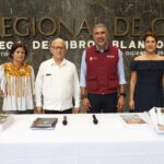 <strong>Entrega Ángel Torres Libros Blancos a Diego Prieto del INAH</strong>