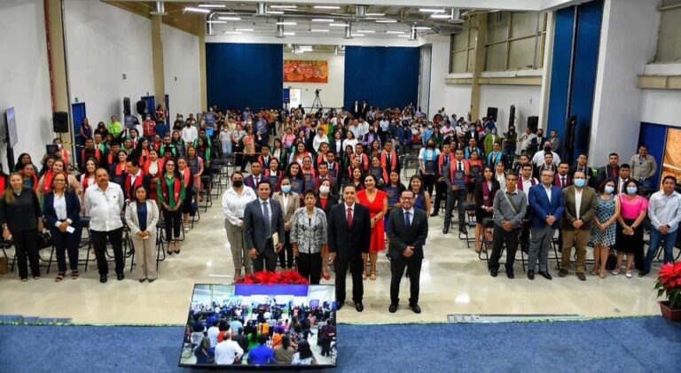 <strong>Celebra UNACH graduación de egresados de las licenciaturas que se imparten a distancia</strong>