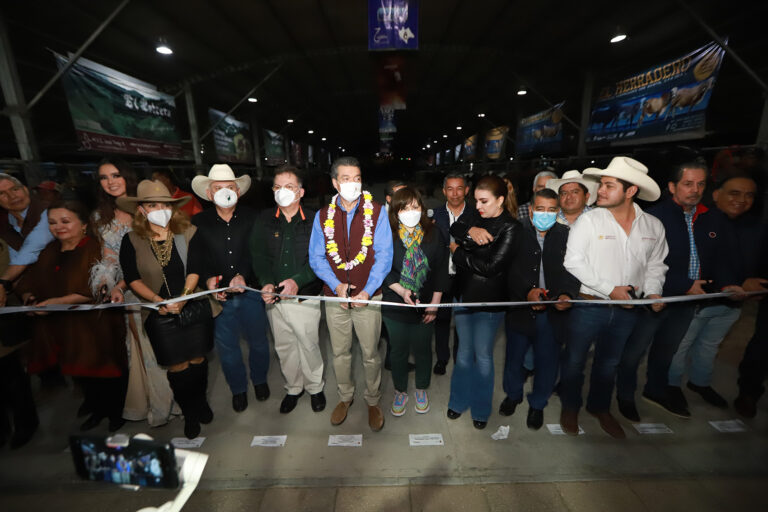 <strong>Acompañado de las familias chiapanecas, inaugura Rutilio Escandón la Feria Chiapas 2022</strong>