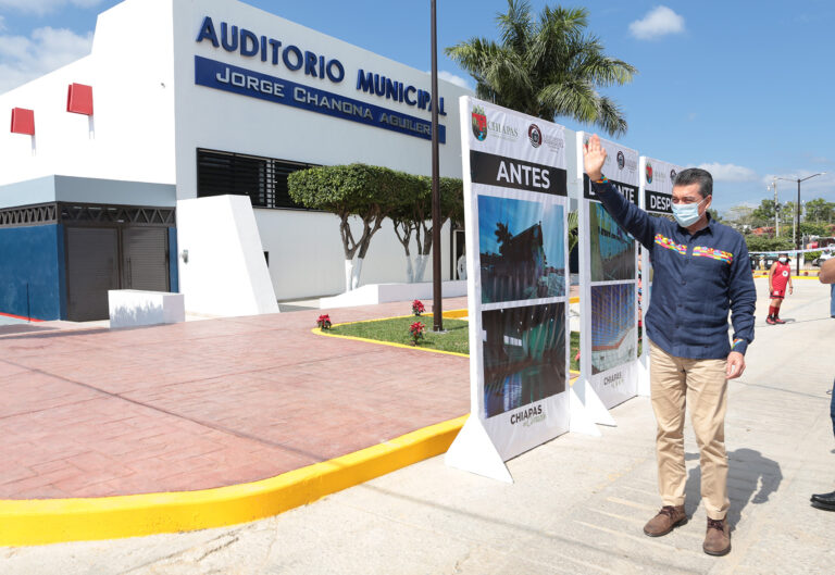 <strong>Inaugura Rutilio Escandón rehabilitación del Auditorio Municipal de Ocozocoautla</strong>