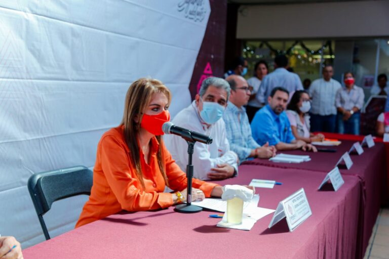 SIN INTERMEDIARIOS, ROSY URBINA ATIENDE A TAPACHULTECOS EN AUDIENCIA PÚBLICA