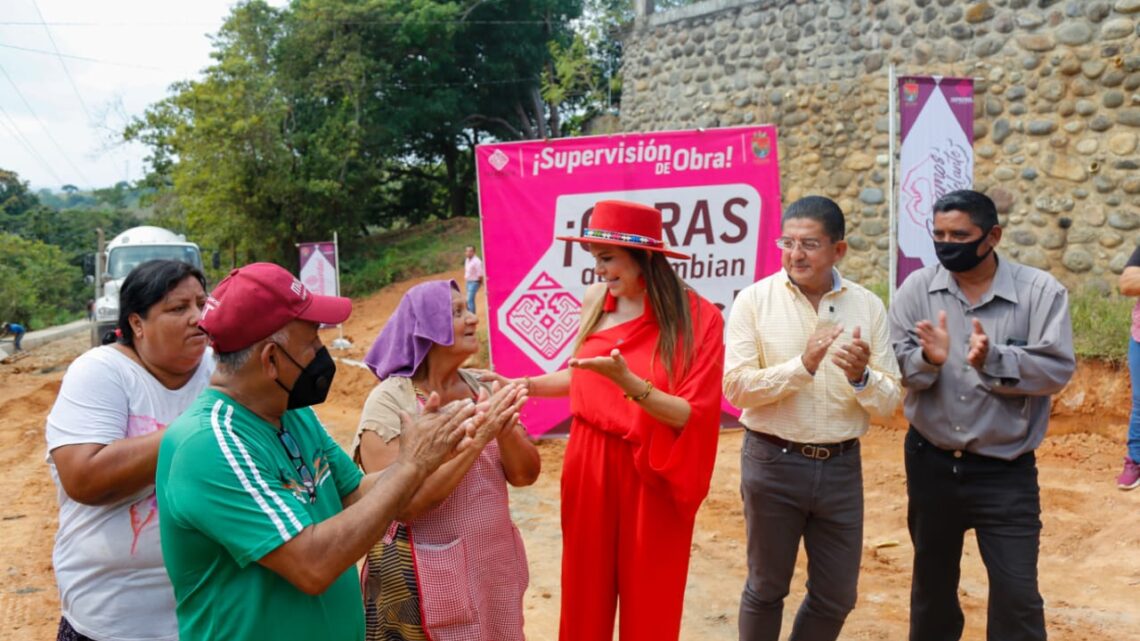 SUPERVISA ROSY URBINA LA OBRA DE PAVIMENTACIÓN MIXTA EN COLONIA JUÁREZ