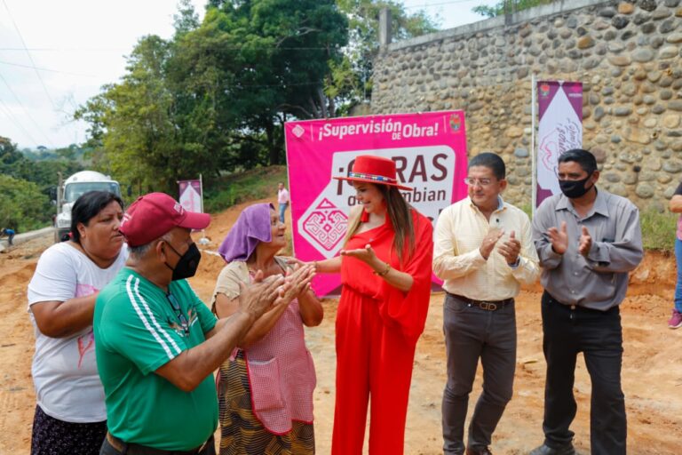 SUPERVISA ROSY URBINA LA OBRA DE PAVIMENTACIÓN MIXTA EN COLONIA JUÁREZ