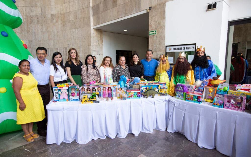 Entrega Voluntariado “Legislando con el Corazón” juguetes a las y los niños, por el Día de Reyes!