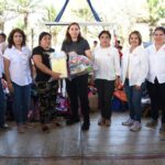 Voluntariado del DIF Villaflores entrega apoyos en Roblada Grande