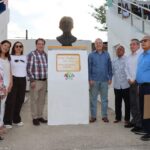 Mariano Rosales y Arturo Brizio Cárter develan busto de don Miguel Tamayo Guzmán