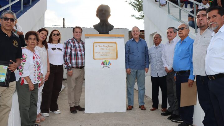 Mariano Rosales y Arturo Brizio Cárter develan busto de don Miguel Tamayo Guzmán