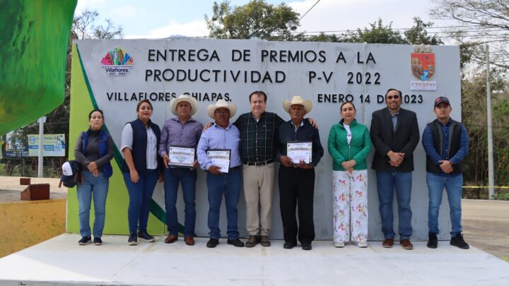 Alcalde Mariano Rosales Zuarth hace merecido reconocimiento a productores de maíz