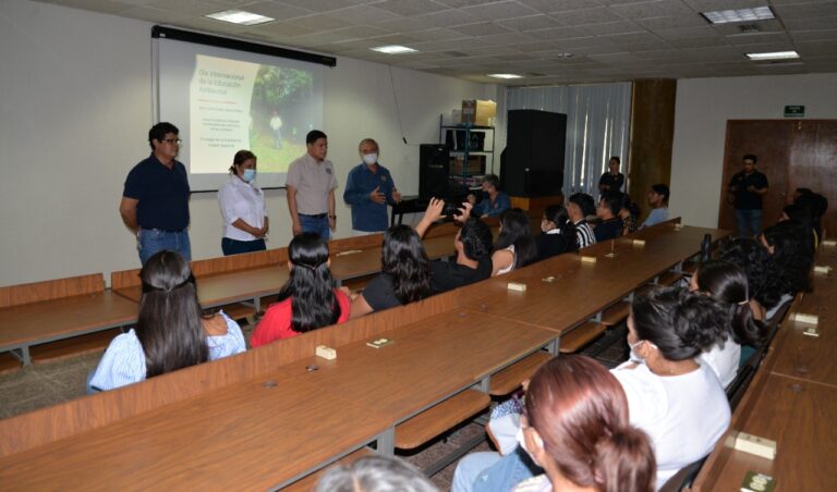 <strong>Imparten en la UNACH conferencia sobre educación ambiental</strong>