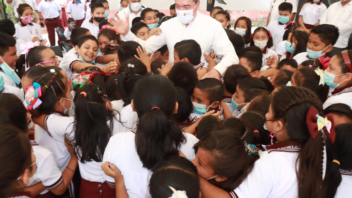 En Palenque, Rutilio Escandón inaugura espacios en la Escuela Primaria “Pitágoras”